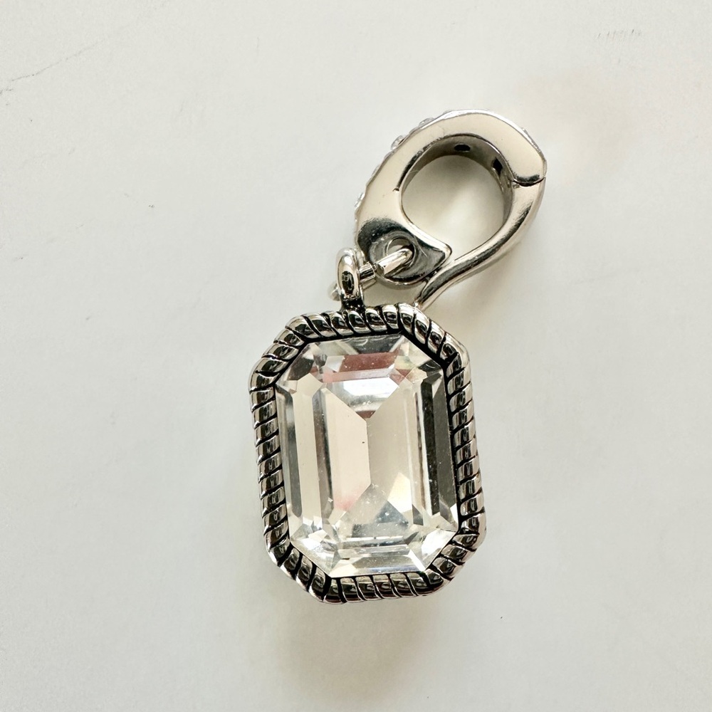 Elegant Silver Pendant Clip with Clear Gemstone